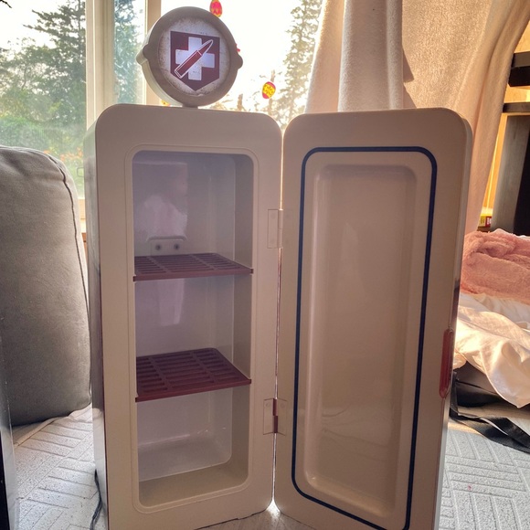 Call of Duty: Black Ops III Juggernog Edition for PS4 - Brown Mini-Fridge - Picture 10 of 15